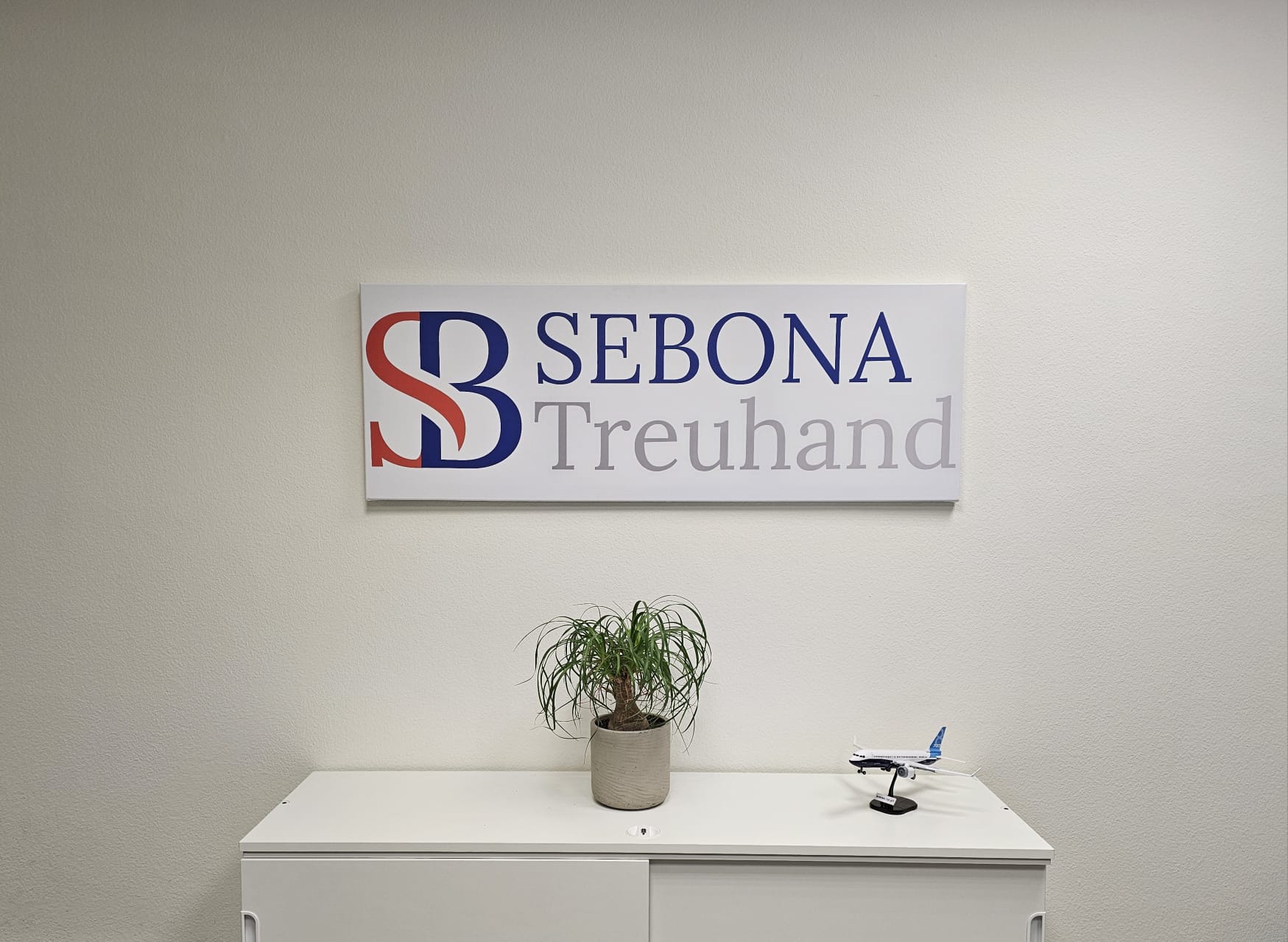 SEBONA Büro Kloten – Arbeitsplatz